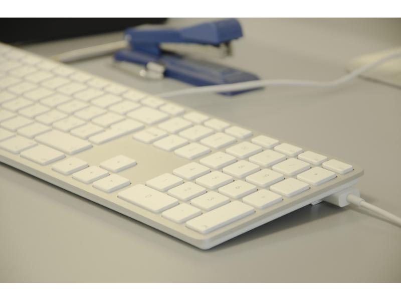 LMP Tastatur KB-1243 Silber, CH-Layout mit Ziffernblock