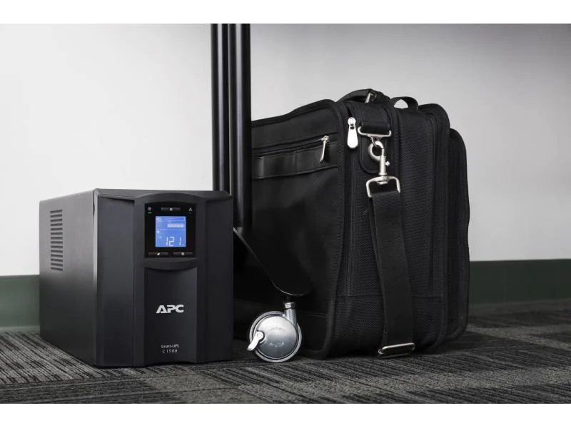 APC USV SMC1500IC 1500 VA / 900 W