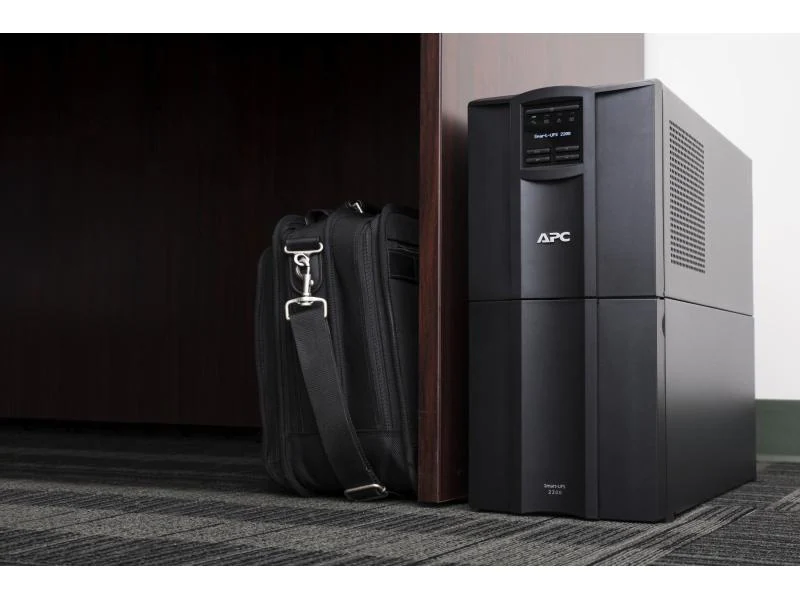 APC USV SMT2200IC 2200 VA / 1980 W
