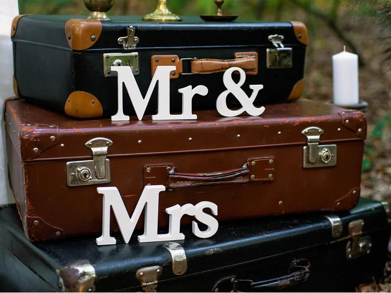 Partydeco Partyaccessoire Holzschrift Mr &amp; Mrs 50 x 9.5 cm, Weiss