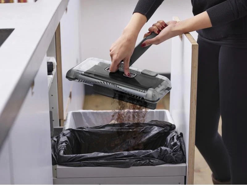 BLACK+DECKER Akku-Besen Kunststoff Schwarz