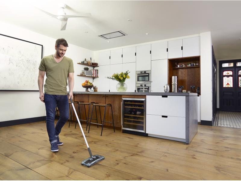 BLACK+DECKER Akku-Besen Kunststoff Schwarz