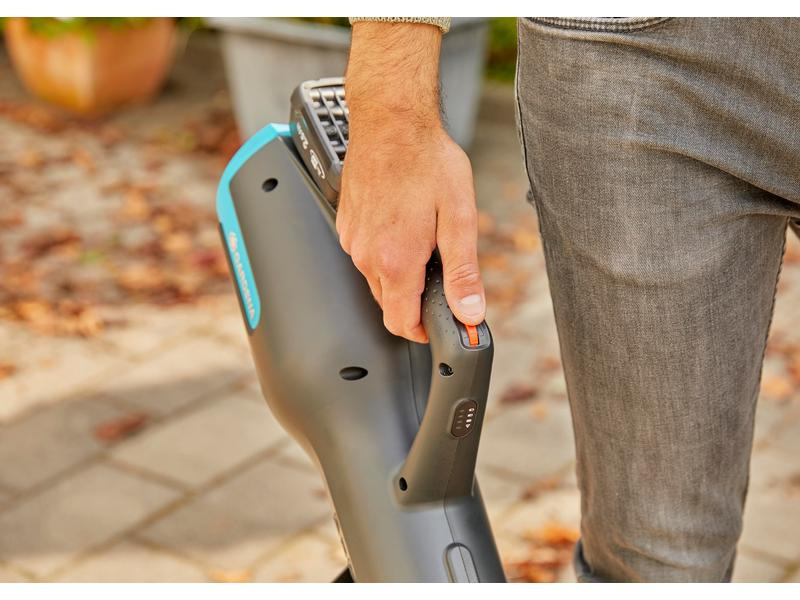 Gardena Akku-Bläser PowerJet 18 V P4A Set
