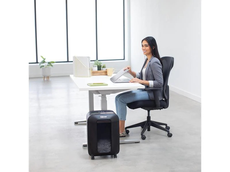 Fellowes Aktenvernichter Powershred LX85 P-4, 12 Seiten