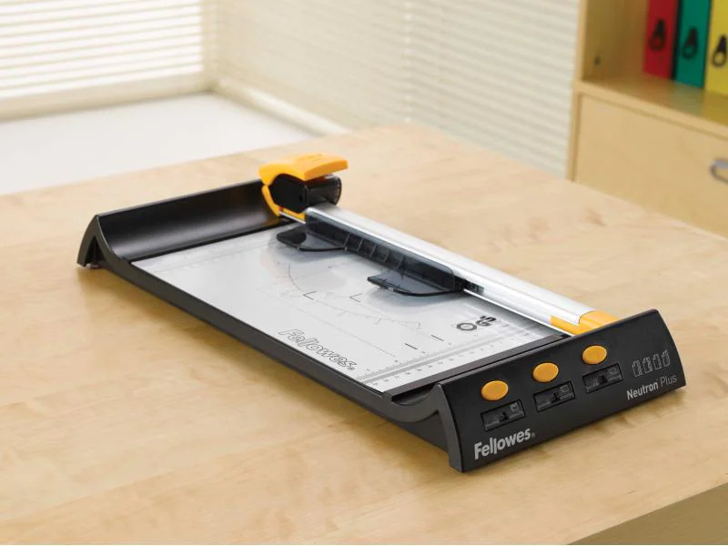 Fellowes Rollenschneidegerät Neutron Plus A4 32 cm, 10 Blatt