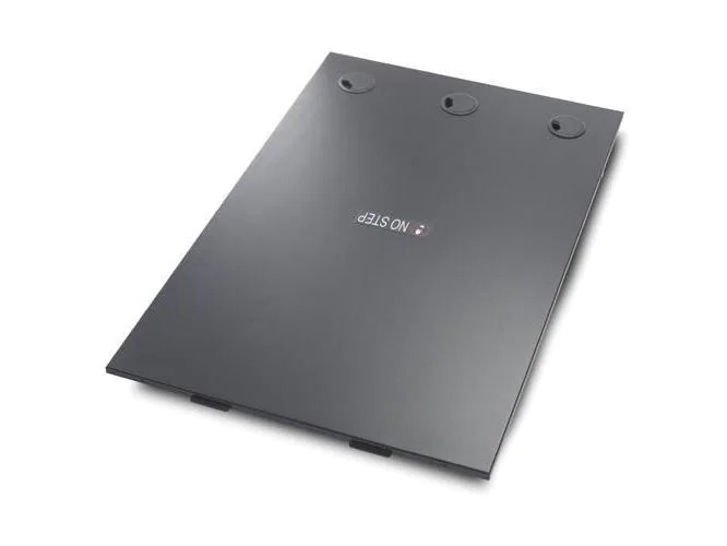 APC Netzwerkschrank NetShelter SX AR3104 24HE / Schwarz