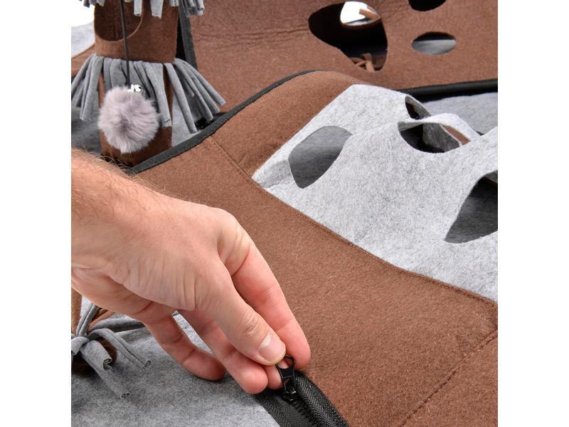CanadianCat Katzen-Spielzeug Activity Teppich Coleen, 90 x 110 x 27.5 cm