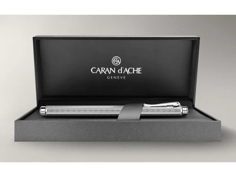 Caran d'Ache Füllfederhalter Ecridor Chevron Palladium