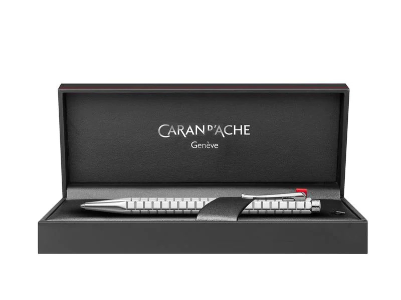 Caran d'Ache Kugelschreiber Ecridor Avenue Silber