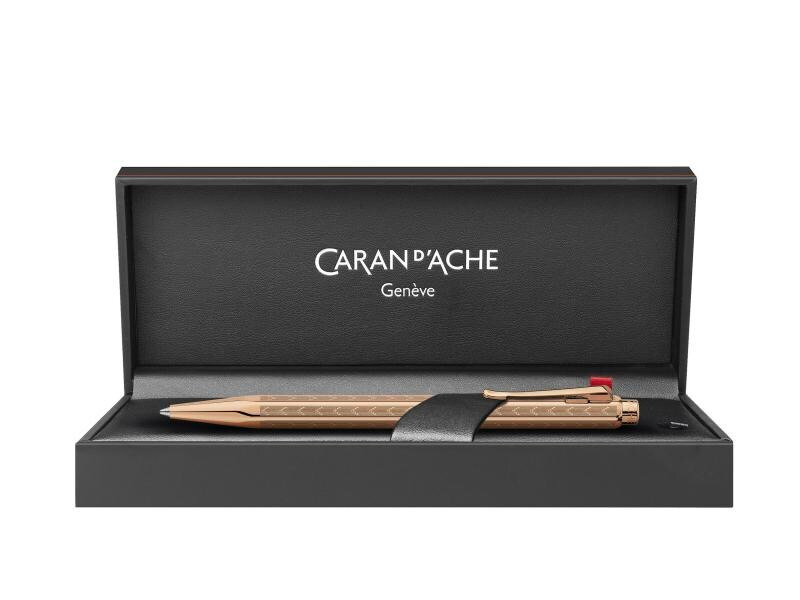 Caran d'Ache Kugelschreiber Ecridor Chevron Roségold 1 mm, Blau