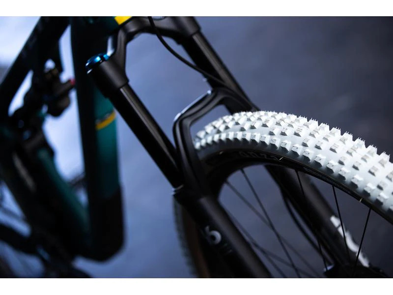 Onza Velopneu Porcupine Weiss-Skinwall, 60 Rubber, 29  x 2.4