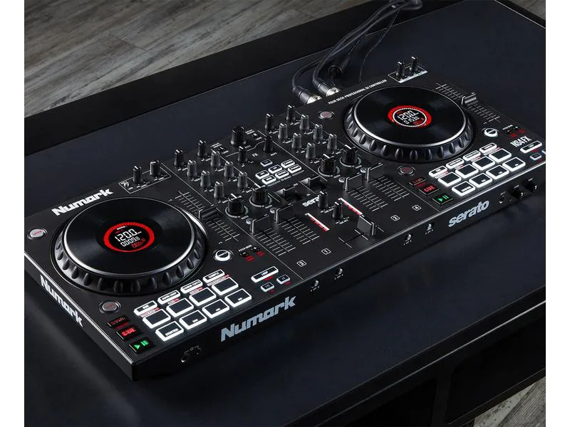 Numark DJ-Controller NS4FX