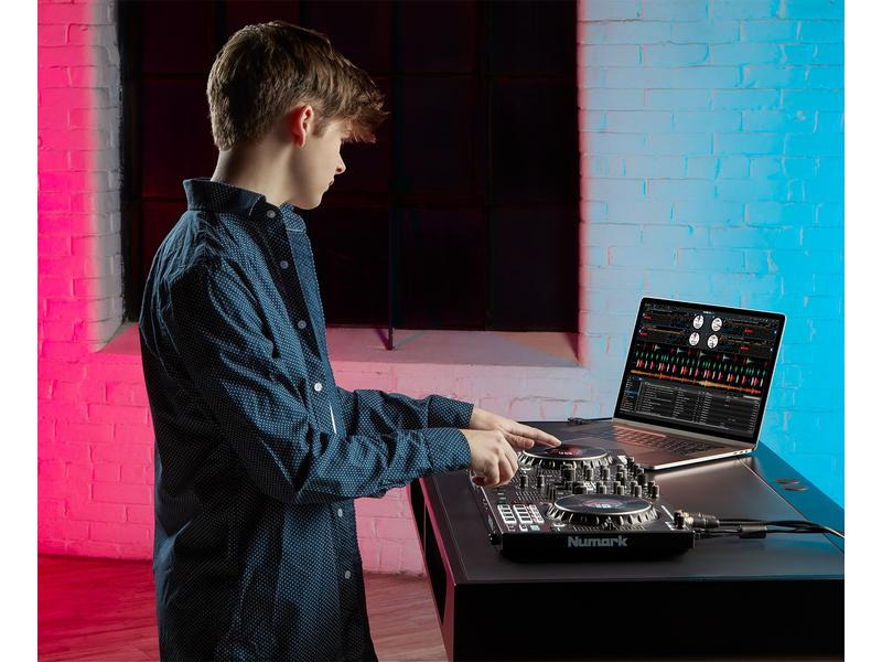 Numark DJ-Controller NS4FX
