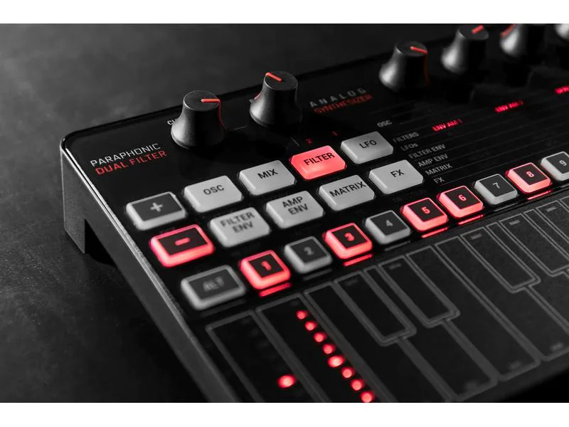 IK Multimedia Synthesizer UNO Synth Pro Desktop - Black Edition