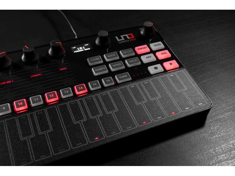 IK Multimedia Synthesizer UNO Synth Pro Desktop - Black Edition
