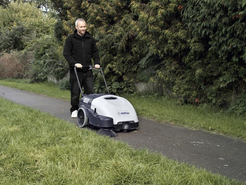 Nilfisk Akku-Kehrmaschine SW750