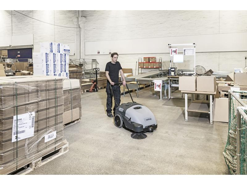 Nilfisk Akku-Kehrmaschine SW750
