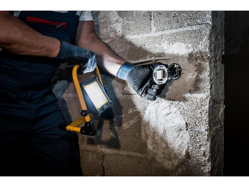 Brennenstuhl Akku Scheinwerfer JARO 2000 M 20 W
