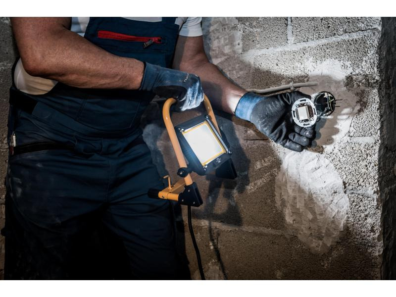 Brennenstuhl Akku Scheinwerfer JARO 2000 M 20 W