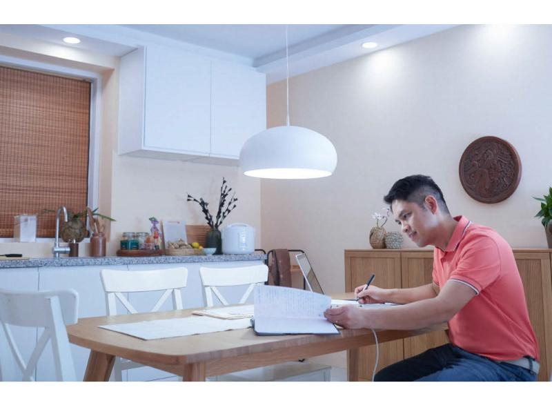 Philips Lampe 2 W bis 5.5 W (40 W) E14 variable Farbtemparatur