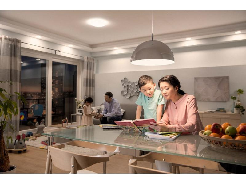 Philips Lampe 2 W bis 5.5 W (40 W) E14 variable Farbtemparatur