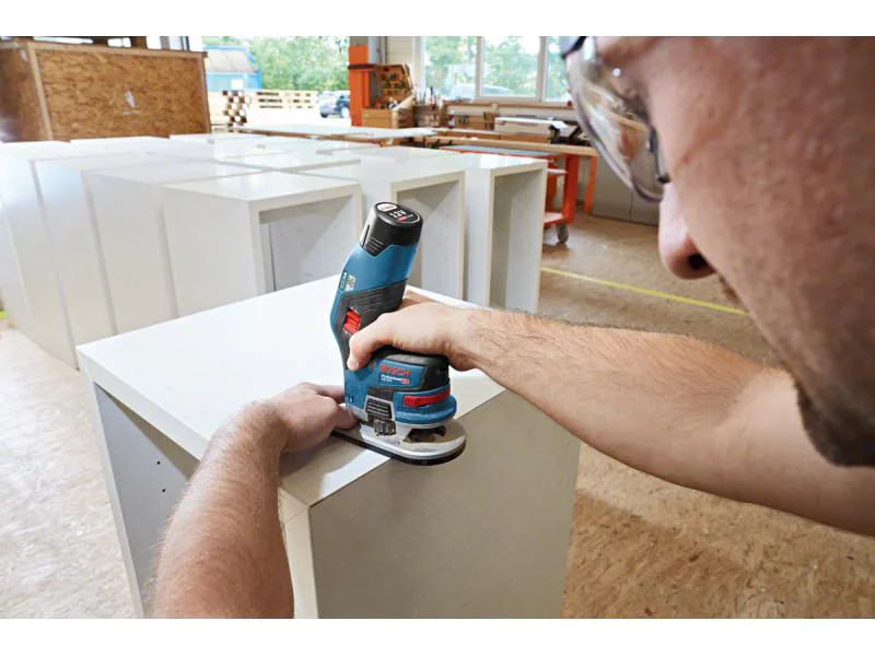 Bosch Professional Akku-Kantenfräse GKF 12V-8 Solo