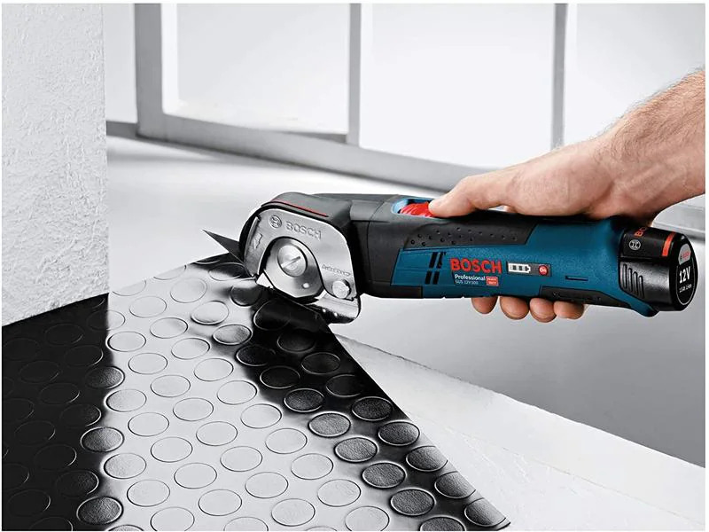 Bosch Professional Akku-Universalschneider GUS 12V-300 + L-Boxx Clic&amp;go Solo
