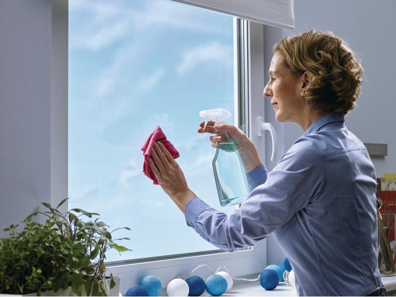tesa Doppelseitige Klebepads für transparente Flächen