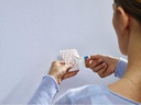 tesa Klebeschraube 1 kg für Tapeten + Putz, verstellbar