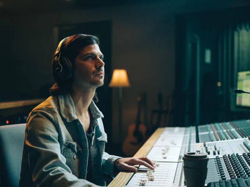 AKG Wireless Over-Ear-Kopfhörer K361-BT Schwarz