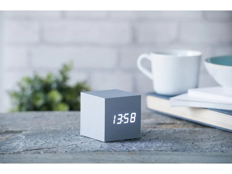 Gingko Digitalwecker Cube Click Clock Silber