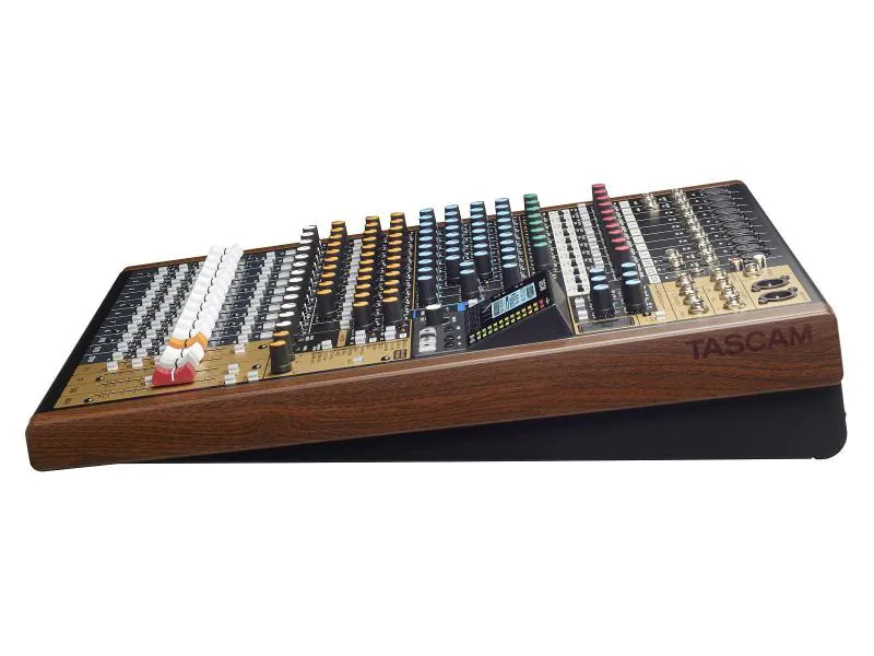 Tascam Mischpult Model 16