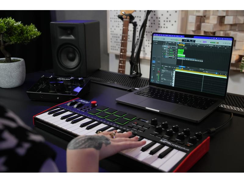 Akai Keyboard Controller MPK Mini Plus