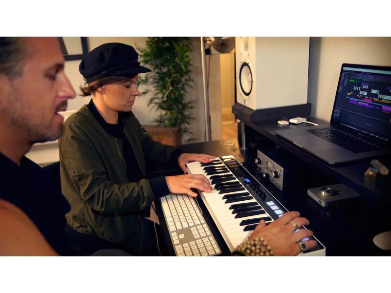 IK Multimedia Keyboard Controller iRig Keys I/O 49