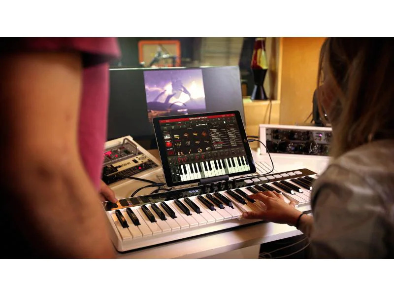 IK Multimedia Keyboard Controller iRig Keys I/O 49
