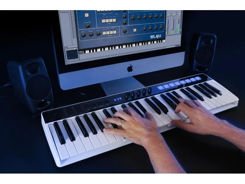 IK Multimedia Keyboard Controller iRig Keys I/O 49