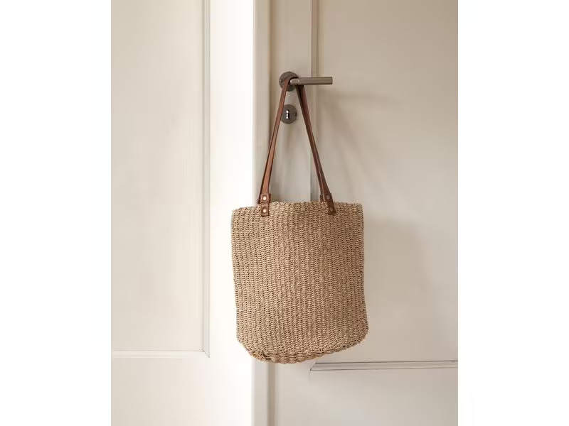 Esmée Schultertasche Braun, 42 x 36 cm