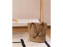 Esmée Schultertasche Braun, 42 x 36 cm