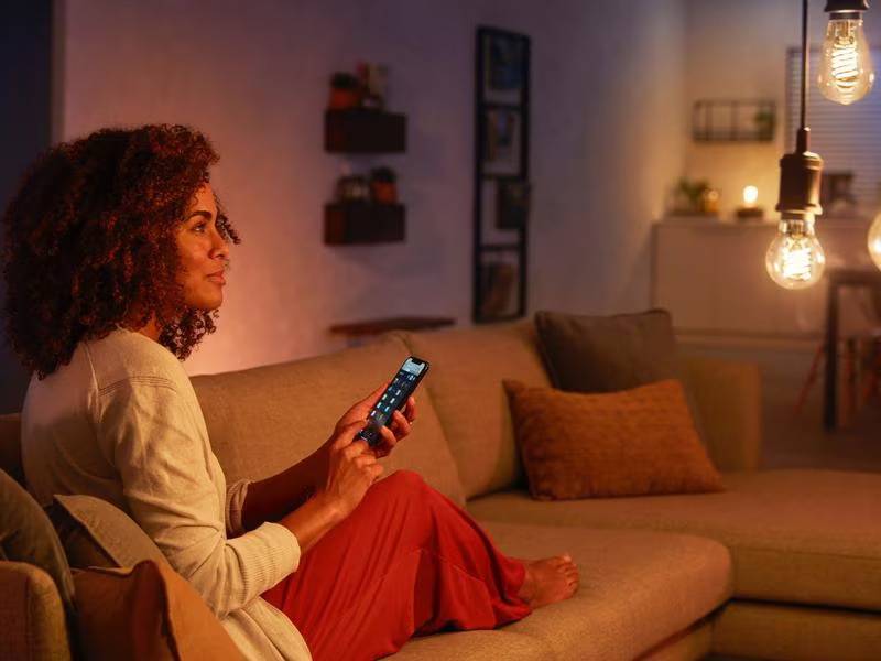 Philips Hue Leuchtmittel White, E27, Filament, Edison, 550 lm