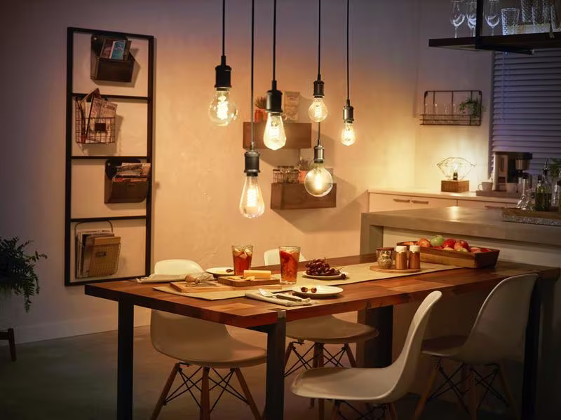 Philips Hue Leuchtmittel White, E27, Filament, Edison, 550 lm