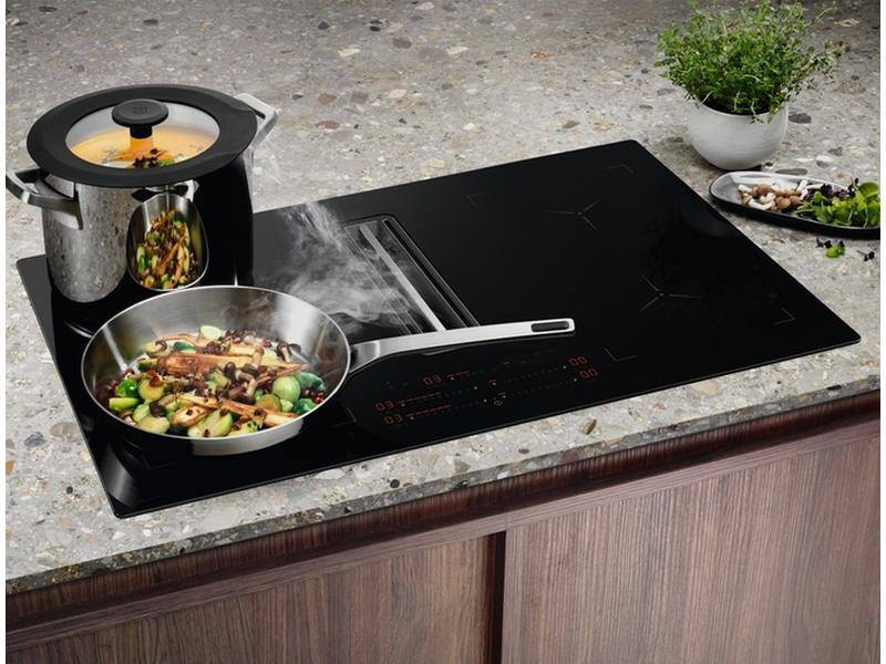 Electrolux Induktionskochfeld mit Abzug DMGL8372UO Rahmenlos