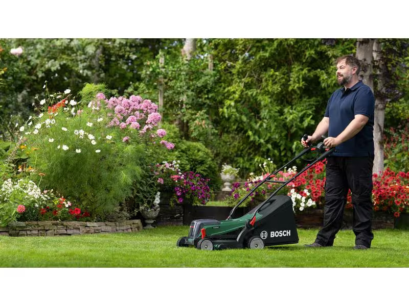 Bosch Akku-Rasenmäher UniversalRotak 2x18V-37-550 Kit (2 x 4.0Ah)