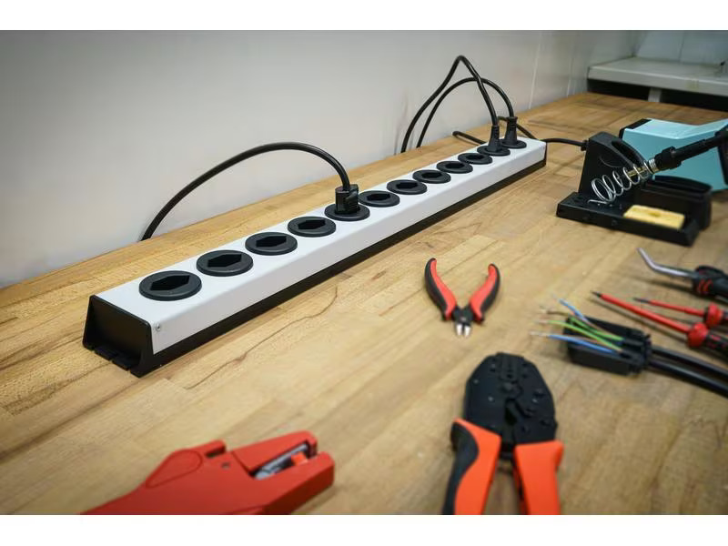 Max Hauri Steckdosenleiste 5 x Typ 13 Power Line, Silber / Schwarz