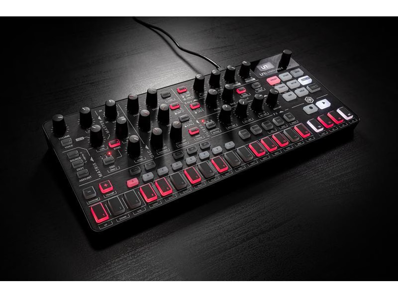 IK Multimedia Synthesizer UNO Synth Pro X