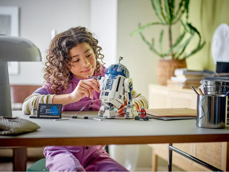 LEGO® Star Wars R2-D2 75379