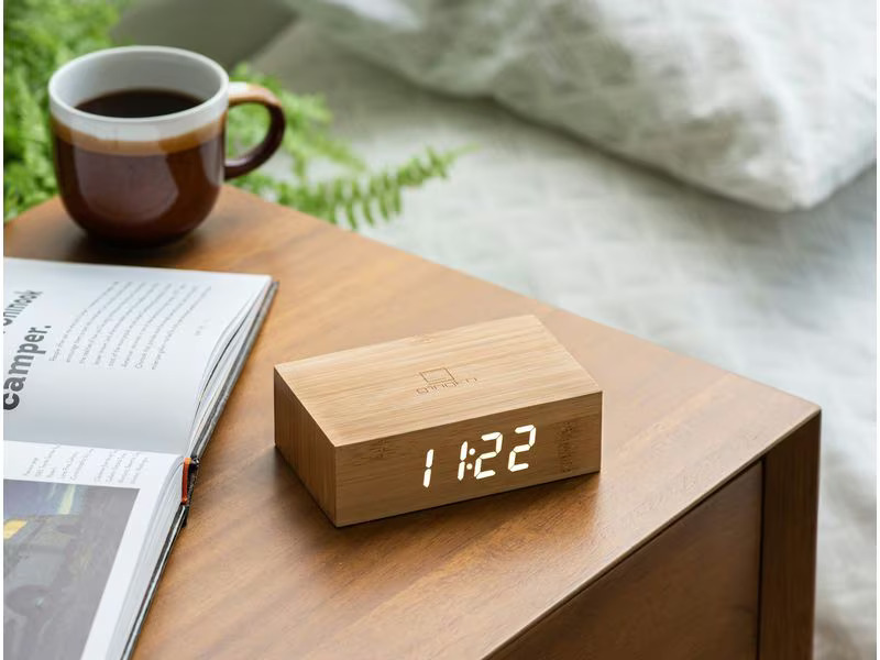 Gingko Digitalwecker Flip Click Clock Braun