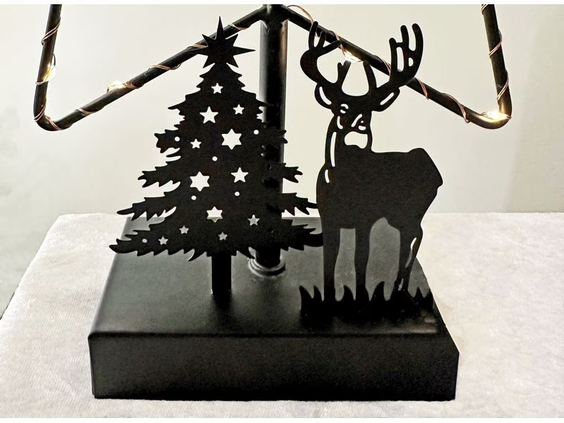 Dameco Tischdeko Stern mit Hirsch und Baum, 26 LEDs, 32 cm, Schwarz