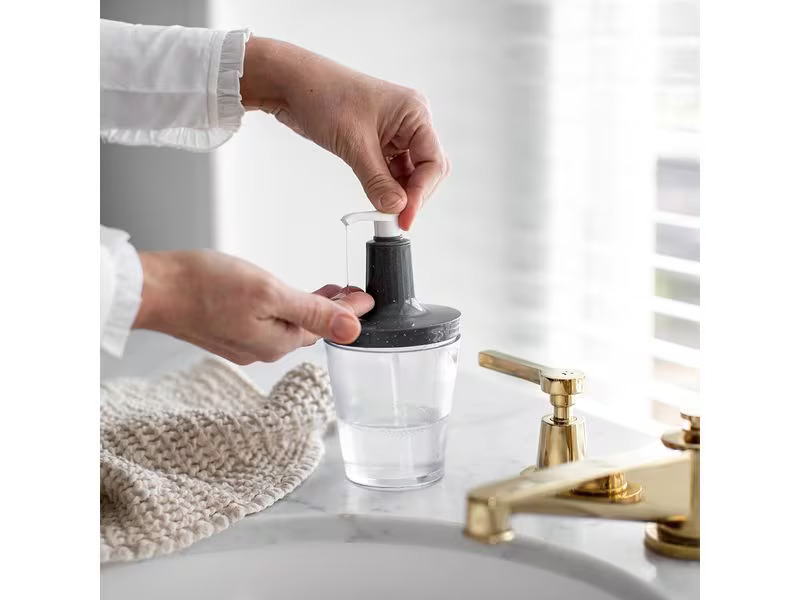 Koziol Seifenspender Flow 250 ml, Grau/Transparent