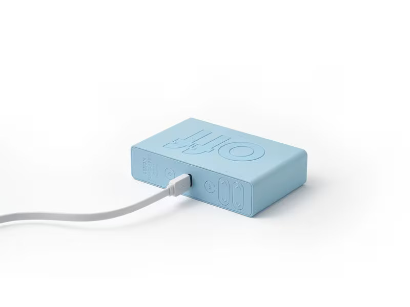 Lexon Digitalwecker Flip Classic Hellblau