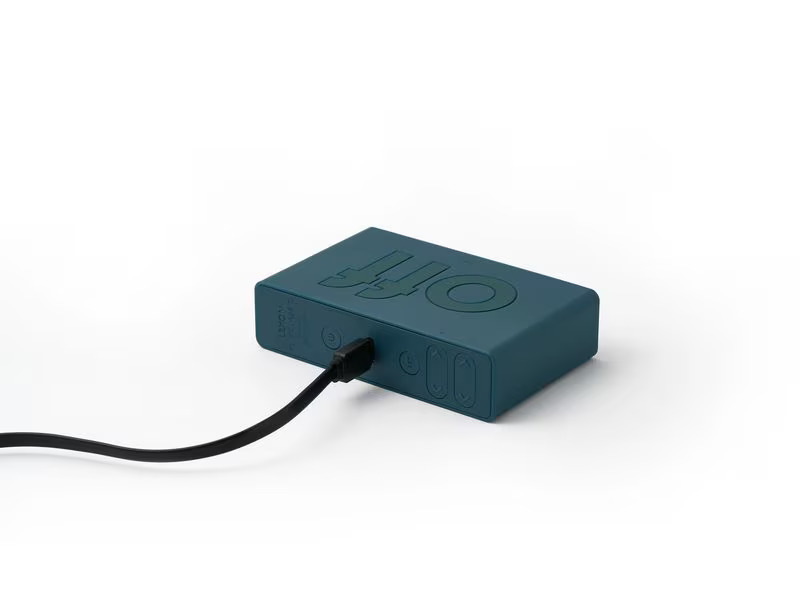 Lexon Digitalwecker Flip Classic Blau